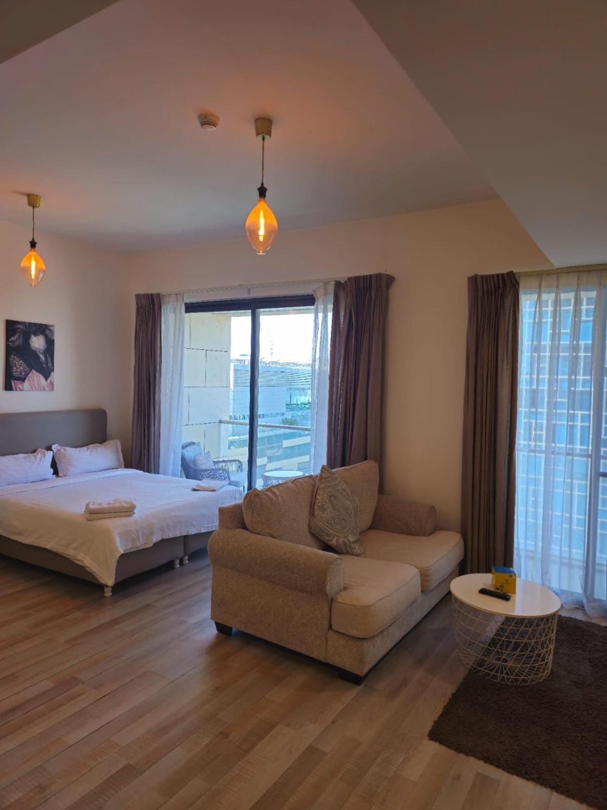 Apartment Luxury - Damac Tower *