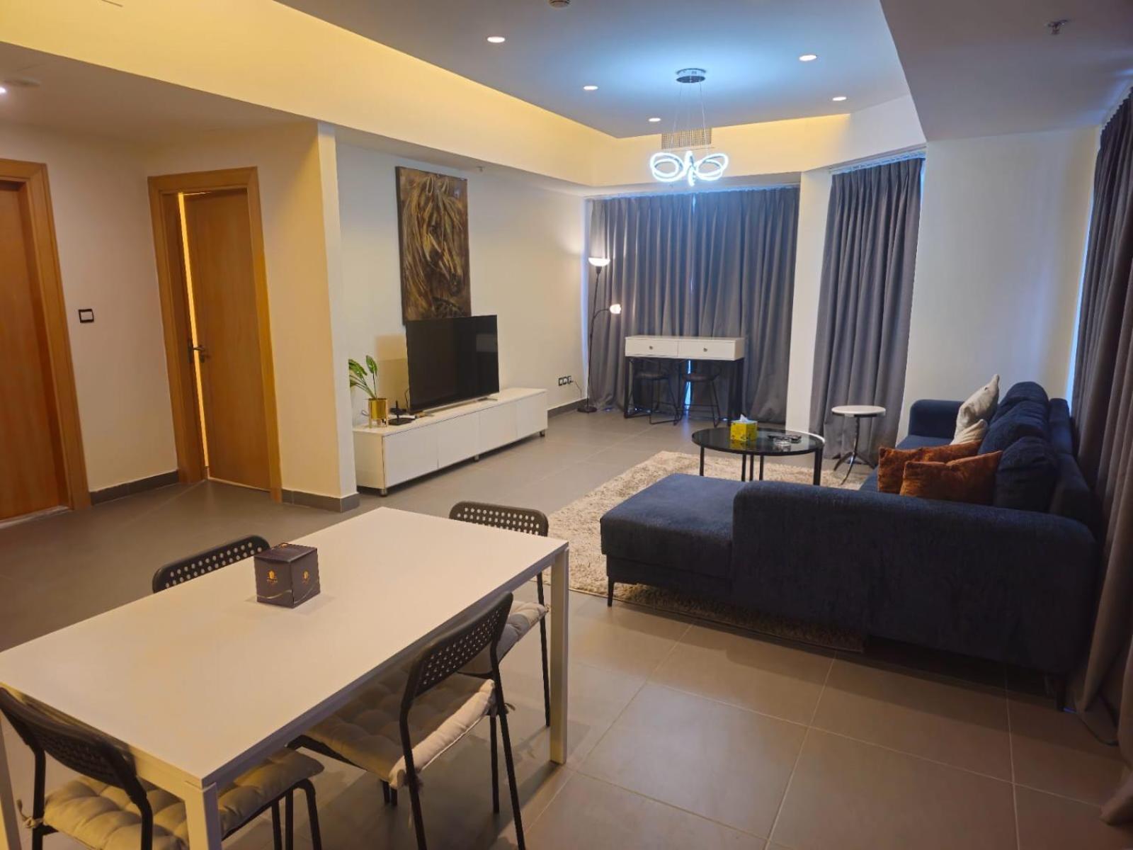 Luxury - Damac Tower * Amán